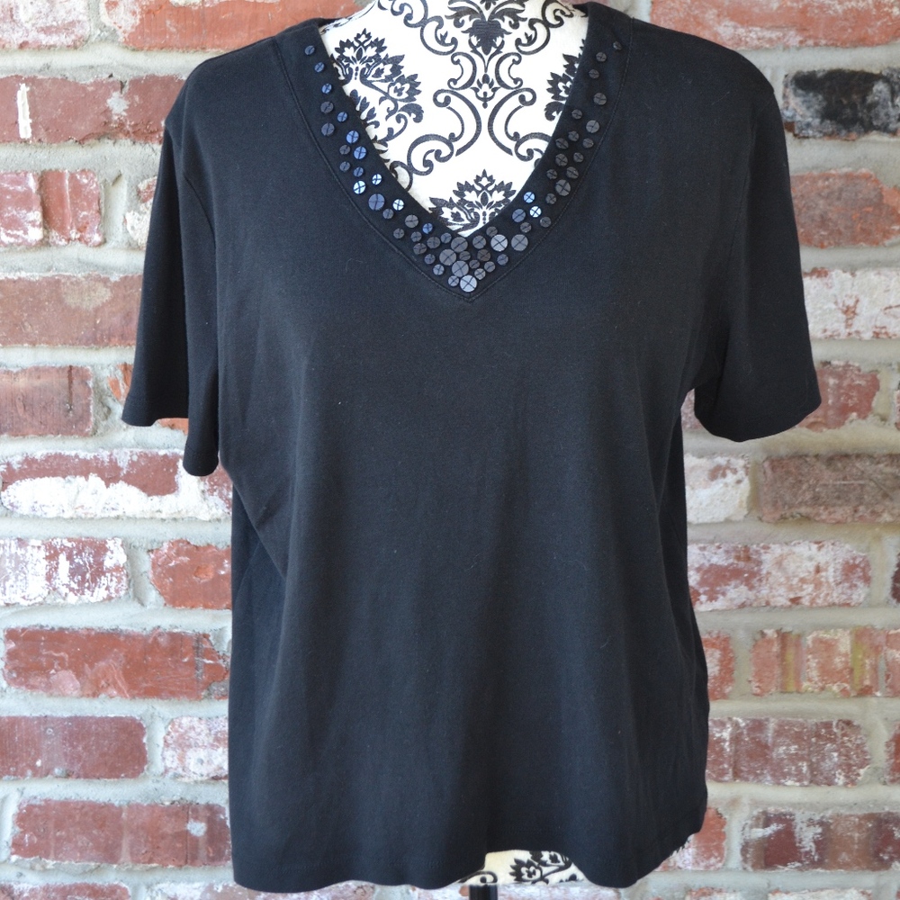 Black cotton v-neck t-shirt
